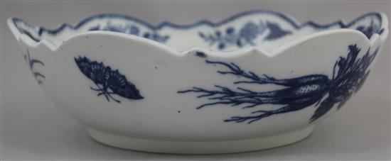 A Worcester pine cone pattern salad bowl, c.1775, 25cm